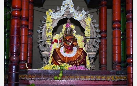 பங்குனி செவ்வாய்; பெளர்ணமி; ராகுகாலம்;  வீட்டு பூஜையறையில் விளக்கேற்றுங்கள்! 