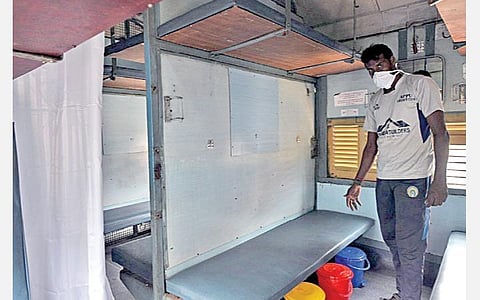 கரோனா வைரஸ் பாதித்தோரின் மருத்துவ தேவைக்காக 2,500 பழைய ரயில் பெட்டிகள் 40 ஆயிரம் படுக்கைகளாக மாற்றம்: குறுகிய நாட்களில் ரயில்வே துறை சாதனை