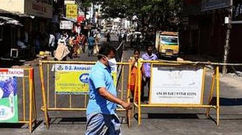 8 பேருக்கு கரோனா தொற்று உறுதி செய்யப்பட்ட நிலையில் தஞ்சை மாவட்டத்தில் 20 கிராமங்களுக்கு ‘சீல்’- திருவாரூர், நாகையில் 23 பேரின் குடும்பத்தினர் மருத்துவ கண்காணிப்பில் உள்ளனர்