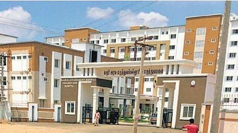 கரோனா பாதிப்புடன் 96 பேர் சிகிச்சை; கரூர் அரசு மருத்துவமனைக்கு கூடுதல் மருத்துவர்கள் தேவை