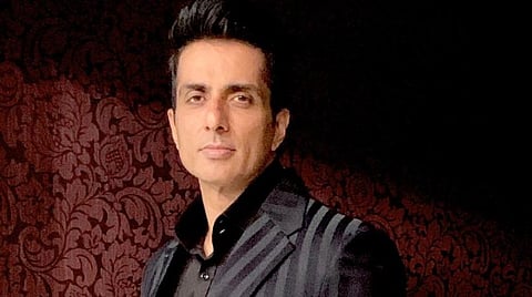 கரோனா சிகிச்சை: மருத்துவர்கள் தங்க 6 மாடி ஹோட்டலை இலவசமாக அளித்த சோனு சூட்