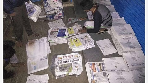 காகிதத்தால் கரோனா பரவலாம் என்று செய்தித்தாள்கள் விலக்குக்குத் தடை கோரிய வழக்கு: உயர் நீதிமன்றம் தள்ளுபடி