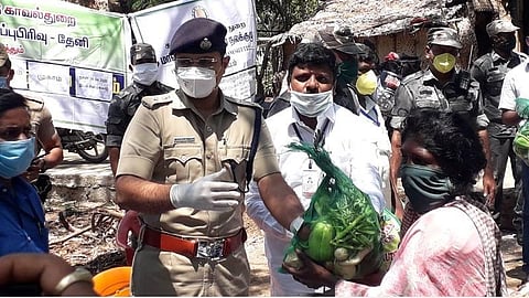 மலைவாழ் மக்களுக்காக வனப்பகுதியில் டோர் டெலிவரி திட்டம்: மாவட்ட எஸ்.பி. தொடங்கி வைத்தார்