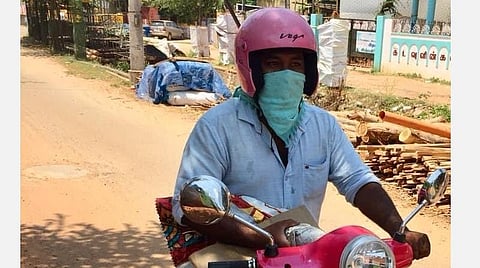 ஊரடங்கு சமயத்தில் ஏழைகளுக்கு தினந்தோறும் உணவளிக்கும் பொறியாளர்