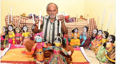 பொம்மலாட்டம் மூலம் கரோனா விழிப்புணர்வு: ஓய்வு பெற்ற ஆசிரியரின் ஓய்வில்லா முயற்சி