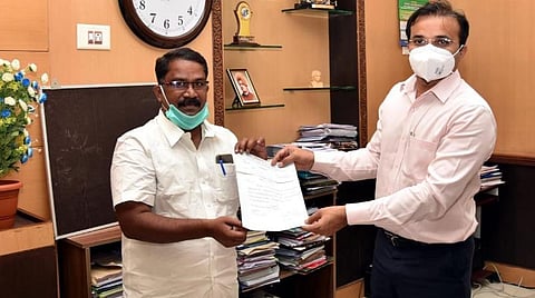 கரோனா: முதலமைச்சர் நிவாரண நிதிக்கு ரூ.25 ஆயிரம் வழங்கிய கணித ஆசிரியர்