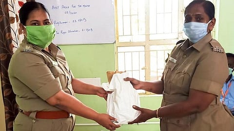 மதுரையில் கரோனா தடுப்புப் பணி போலீஸாருக்கு குறைந்த விலையில் பழங்கள்: காவல் நிலையங்களில் கிடைக்க ஏற்பாடு