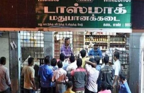 டாஸ்மாக் கடைகளை தினம் 2 மணிநேரம் திறக்கக் கோரி வழக்கு: உயர் நீதிமன்றம் தள்ளுபடி