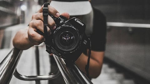 கரோனாவால் முடங்கிய வாழ்வாதாரம்: 20-ம் தேதிக்குப் பிறகு ஸ்டூடியோக்கள் செயல்பட அனுமதிக்க வேண்டும்- தமிழக அரசுக்கு புகைப்படக் கலைஞர்கள் கோரிக்கை