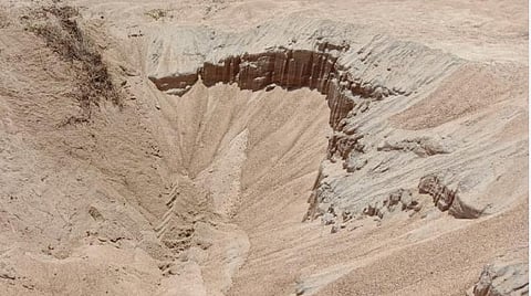 மானாமதுரை அருகே வைகை ஆற்றில் 144 தடை உத்தரவை மீறி மணல் கொள்ளை அதிகரிப்பு