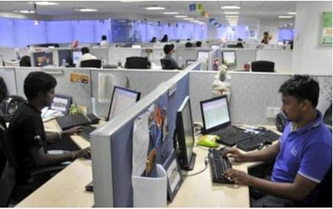 நாளை முதல் 50 சதவீத ஊழியர்களுடன் ஐ.டி. நிறுவனங்கள் இயங்கலாம்: கர்நாடக துணை முதல்வர் அறிவிப்பு