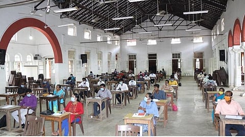 ஒன்றிணைந்து விழிப்புடன் செயல்பட்டால் கரோனா தொற்று இன்றி வாழமுடியும்: காமராசர் பல்கலை. துணைவேந்தர் நம்பிக்கை