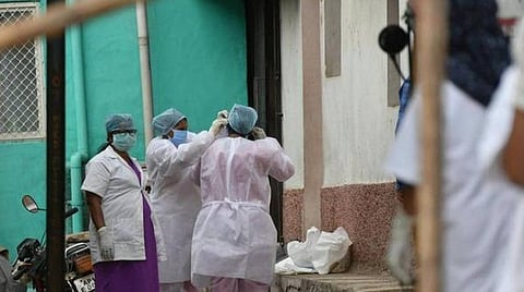 மருத்துவர்கள், செவிலியர்கள் குடியிருக்கும் வீட்டை காலி செய்ய சொன்னால் உரிமையாளர்கள் மீது நடவடிக்கை - தமிழக அரசு எச்சரிக்கை