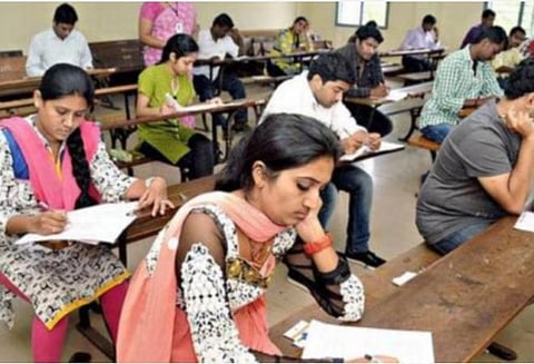 கல்லூரி மாணவர்களின் பருவத்தேர்வுக் கட்டணத்தில் இருந்து விலக்கு அளிக்கப்படுமா? 