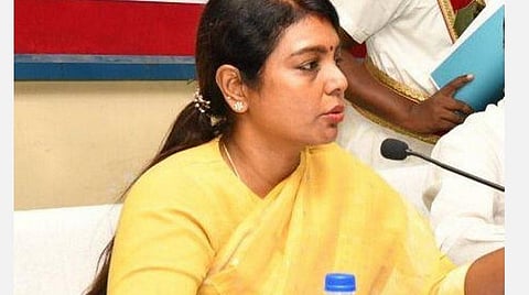 டாக்டர்கள், செவிலியர்கள், காவல்துறையினருக்கு நிலவேம்பு குடிநீர், கபசுர குடிநீர் வழங்க வேண்டும்- சுகாதாரத் துறை செயலாளர் உத்தரவு