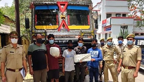 காலி கண்டெய்னர் போல் காட்டி சினிமா பாணியில் ரூ.2 கோடி மதிப்பில் கஞ்சா கடத்தல்: உ.பி.யில் இருவர் கைது 