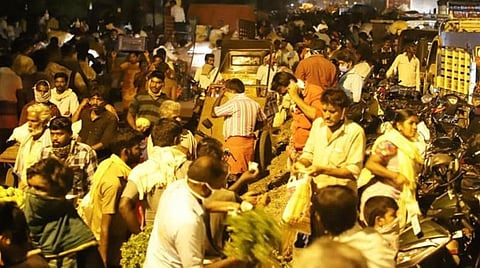 பொதுமக்களின் கடும் எதிர்ப்பால் திருச்சி காய்கனி மொத்த விற்பனைக் கடைகள் ஜி கார்னருக்கு மாற்றம்