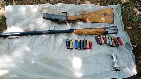 விருதுநகர் அருகே கள்ளச்சாராய ஊறல் அழிப்பு, நாட்டு துப்பாக்கி பறிமுதல்: ஒருவர் கைது