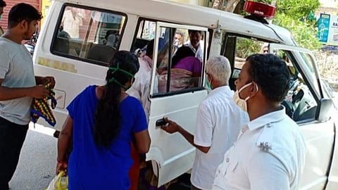 மதுரையில் பிரசவ வலியில் தவித்த கர்ப்பிணி: உரிய நேரத்தில் உதவிய காவல் ஆய்வாளர்- பொதுமக்கள், ஆணையர் பாராட்டு