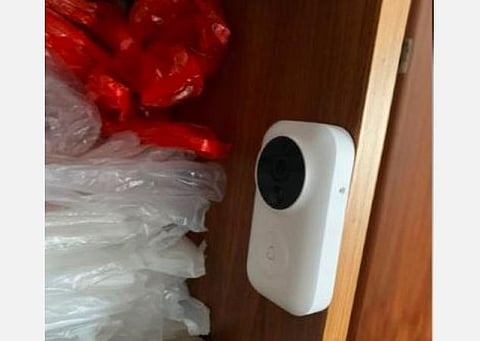 வீட்டின் முன் கதவுப்பக்கம், சில வேளைகளில் வீட்டினுள்ளேயும் முன் அனுமதியின்றி கேமராக்கள்: சீன அதிரடி கண்காணிப்பில்  மக்களிடம் வேதனை கலந்த அதிர்ச்சி