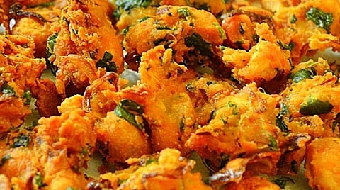 பாசத்தை சோத்துல காட்டாதீங்க ;  ’வீட்டிலிருந்தே வேலை’யில் குண்டாகும் கணவன்கள்! 