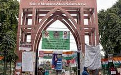 டெல்லி ஜாமியா மிலியா பல்கலைக்கழகம்.