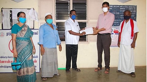 கோவில்பட்டி கோட்டாட்சியர் அலுவலகத்தில் இந்திய கம்யூனிஸ்ட் கட்சி சார்பில் மனு வழங்கப்பட்டது.