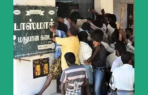 பூரண மதுவிலக்கு கோரி மனு: உயர் நீதிமன்றம் தள்ளுபடி