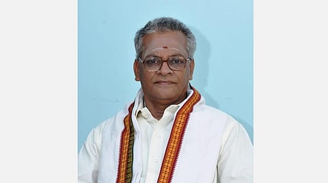 பேரிடர் காலத்தில் ஓடிப்போய் உதவும் ஓய்வுபெற்ற தலைமையாசிரியர்! - கரோனா நிவாரணத்துக்கும் ஒரு லட்சம் நிதியளித்தார்