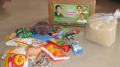 அவரவர்  தகுதிக்கேற்ப நிவாரணப் பொருட்கள்: கோவையில் கலக்கும் ஆளுங்கட்சியினர்