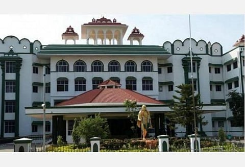 டாஸ்மாக் திறப்புக்கு எதிராக  உயர்நீதிமன்ற கிளையிலும் வழக்கு