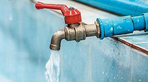 சென்னையில் லாரியில் விநியோகிக்கப்பட்ட 1,000 தெருக்களில் இன்றுமுதல் குழாய் மூலம் குடிநீர் விநியோகம்- அமைச்சர் வேலுமணி தகவல்