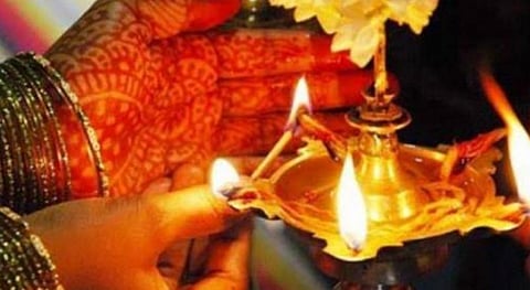 ஏழு விளக்கு ஏற்றுங்கள்; ஏழு ஜென்ம பாவமும் நீங்கும்! 