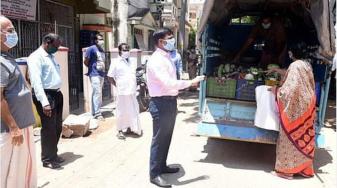 கரோனா அச்சம் எதிரொலி: ராமநாதபுரத்தில் நடமாடும் காய்கறி விற்பனை சேவை தொடக்கம்