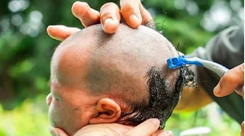 பழநி கோயிலில் பக்தர்களுக்கு மொட்டையடிக்கும் தொழிலாளர்கள் வாழ்வாதாரம் இன்றி தவிப்பு