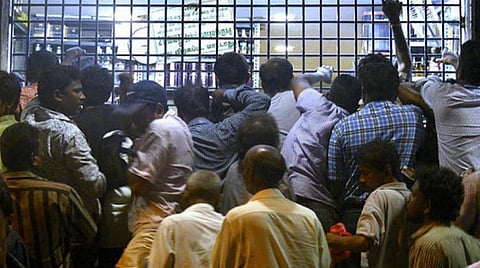 மது வீட்டுக்கு கேடு; நாட்டுக்கு துட்டு..! திகைக்க வைக்கும் புள்ளிவிவரங்கள்!