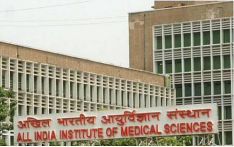 கரோனா நோயாளிகள் எண்ணிக்கை அதிகரிப்பு- குஜராத் மாநிலம் விரைந்தார் எய்ம்ஸ் தலைவர்