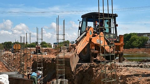 ஊரடங்கு உத்தரவு தளர்வு: தூத்துக்குடியில் ஸ்மார்ட் சிட்டி பணிகள் தொடக்கம்