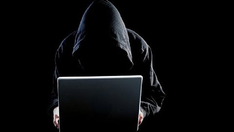 மாணவிகளுக்கு பாலியல் தொந்தரவு எனப் பரவிய வாட்ஸ்-ஆப் தகவல்: துணை ஆணையர் தலைமையில் விசாரணை- பாதித்தோர் புகார் அளிக்க போலீஸ் அழைப்பு