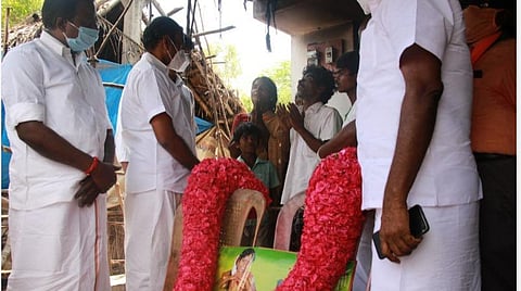 மாணவி ஜெயஸ்ரீ குடும்பத்தாருக்கு தமிழக பாஜக தலைவர் எல்.முருகன் இன்று நேரில் சென்று ஆறுதல் கூறினார்