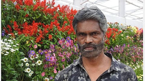 மலர்க் கண்காட்சியில் கவிஞர் ம.பிரபு