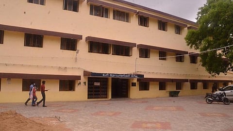 மாலத்தீவில் இருந்து கப்பலில் அழைத்துவரப்பட்ட தென் மாவட்ட தொழிலாளர்கள் நெல்லையில் தனிமைப்படுத்தப்பட்டனர்