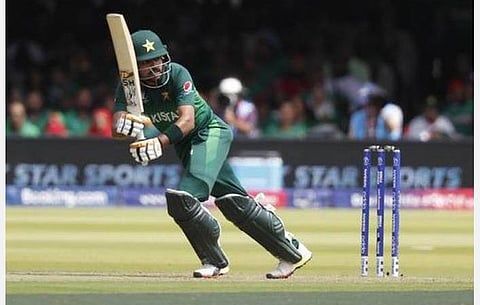 கோலி ஃபார்மில் இல்லை அதனால் பாபர் ஆஸம்: உலக லெவனைத் தேர்வு செய்யும் இங்கி. ஸ்பின்னர் அடில் ரஷீத்