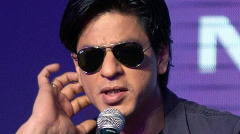 மருத்துவப் பணியாளர்களுக்குப் பாதுகாப்பு உபகரணங்கள் வாங்க உதவி செய்யுங்கள்: ஷாரூக் கான் கோரிக்கை