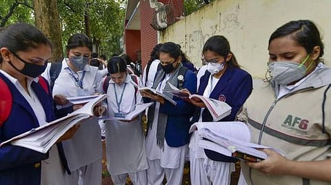 சிபிஎஸ்இ 10, 12-ம் வகுப்புகளுக்கான பொதுத்தேர்வு அட்டவணை நாளை வெளியாகிறது ​