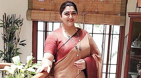 வெளியே சென்றால் தயவுசெய்து முகக்கவசம் அணியுங்கள்: குஷ்பு வேண்டுகோள்