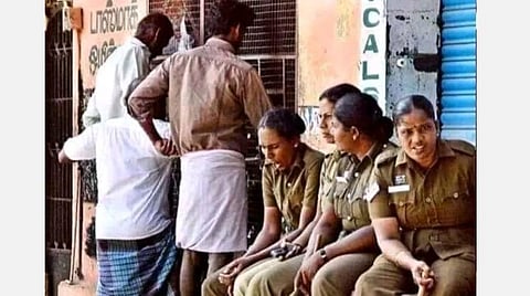 டாஸ்மாக் காவலுக்கு பெண் காவலர்களை நிறுத்தாதீர்!- அரசுக்கு மயிலாடுதுறை மாவட்ட வழக்கறிஞர்கள் கூட்டமைப்பு கோரிக்கை