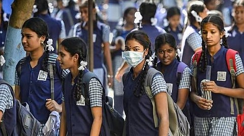 கரோனா தொற்றுள்ள பகுதியில் 10-ம் வகுப்பு பொதுத்தேர்வுக்கு தனி மையம்; ஆசிரியர்களுக்கு முழுக்கவச உடை- அமைச்சர் செங்கோட்டையன் தகவல்