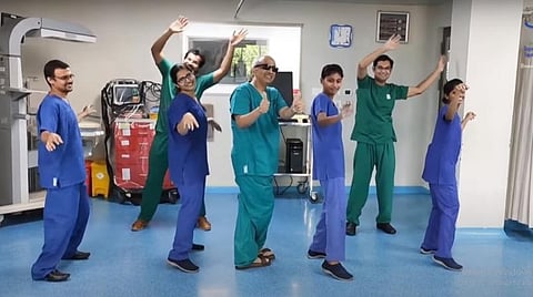 100 தமிழக மருத்துவர்களின் நம்பிக்கை நடனம்