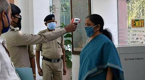 20 லட்சம் கோடி பொருளாதார நிவாரண அறிவிப்பில் 2.2 லட்சம் கோடி மட்டுமே அரசு தரப்புக்கு கூடுதல் செலவு- நிபுணர்கள் கருத்து